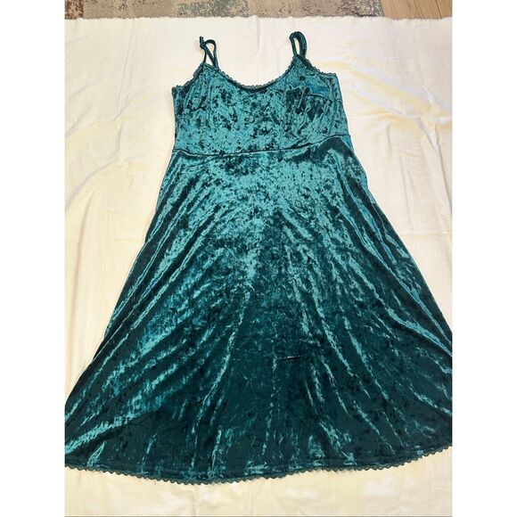 Thorn & Fable Women's Green Lace Trim Velvet Midi Slip Dress Size 3 NWT - Picture 2 of 4